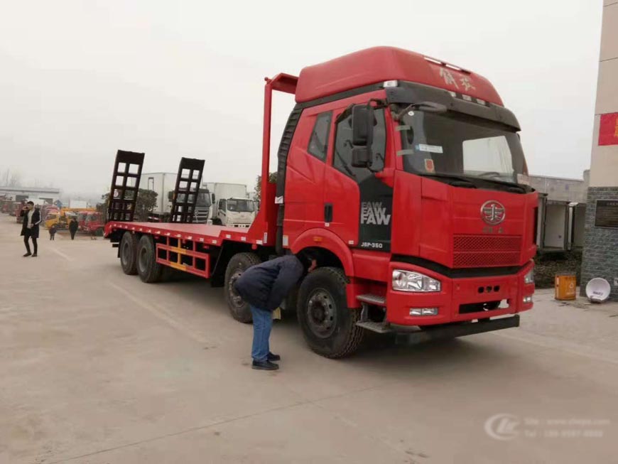 解放J6P前四后八平板運(yùn)輸車(chē)